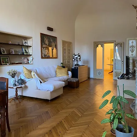 L'antica Casa Sui Lungarni Di