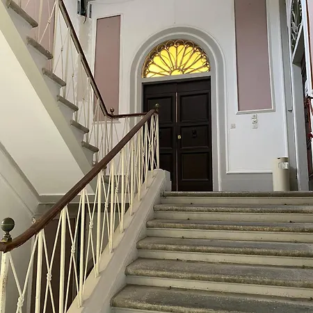 L'antica Casa Sui Lungarni Di Pisa