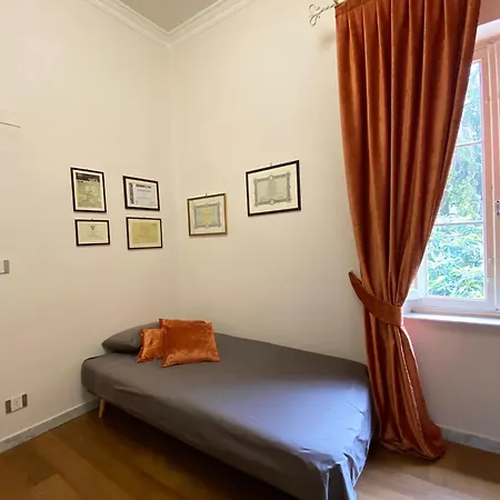 بيت ضيافة L'antica Casa Sui Lungarni Di