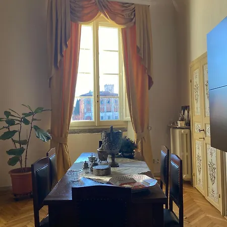 بيت ضيافة L'antica Casa Sui Lungarni Di