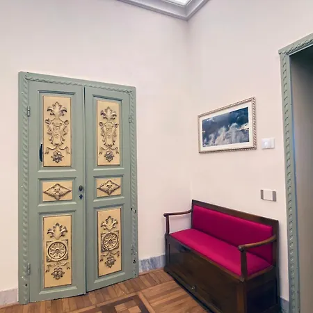 L'antica Casa Sui Lungarni Di Pisa