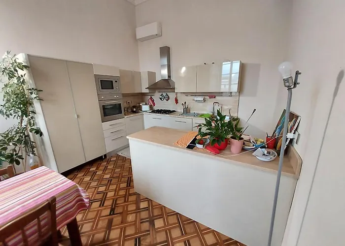 L'antica Casa Sui Lungarni Di Pisa
