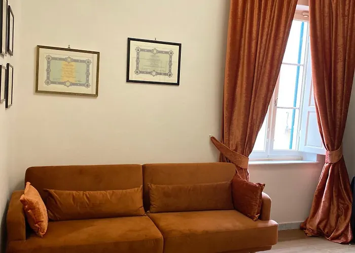 L'antica Casa Sui Lungarni Di Pisa