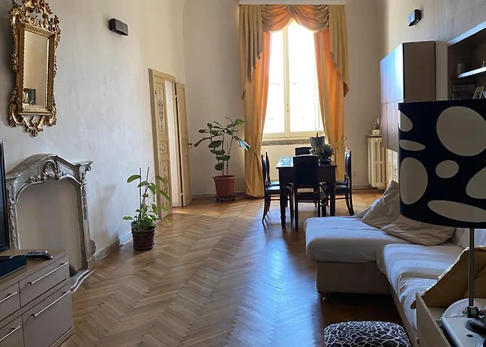 L'antica Casa Sui Lungarni Di Pisa